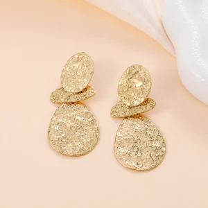 Boucles d’oreilles dorées martelées