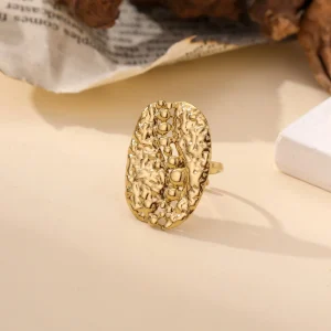 Bague dorée martelée ovale