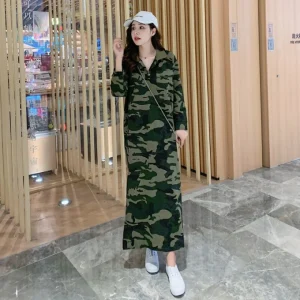 Robe maxi à manches longues motif camouflage femme