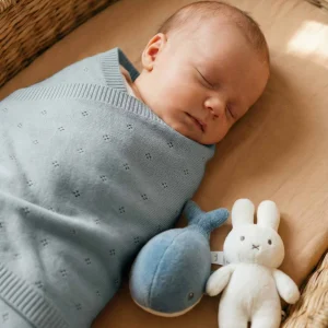 Couverture tricotée ajourée