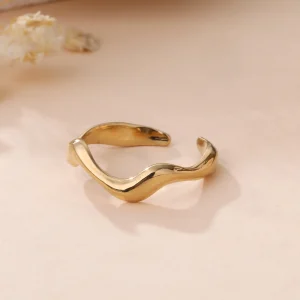 Bague dorée ondulée