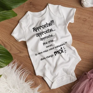 Body Bébé 100% Coton Bio - Approche, Tu Sens Cette Odeur Maintenant? Alors Change Moi - L230522S20