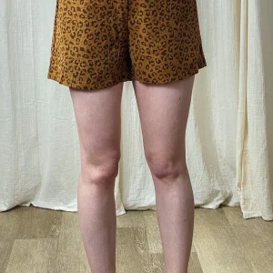 Short Léopard – Imprimé animal et coupe moderne