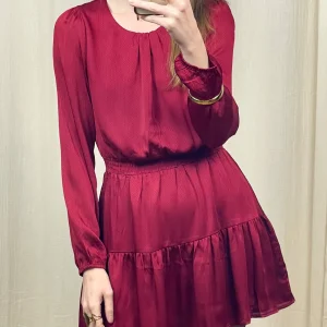 Robe Lina – Robe courte fluide à taille smockée