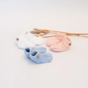 Chaussons de naissance en coton avec boutons